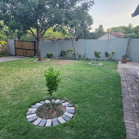Le Grix Guesthouse Mbombela Exterior photo